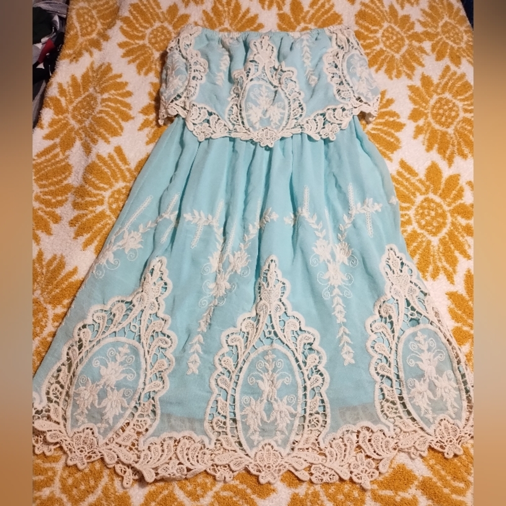Elegant Lace Trim Dress in Blue and Cream